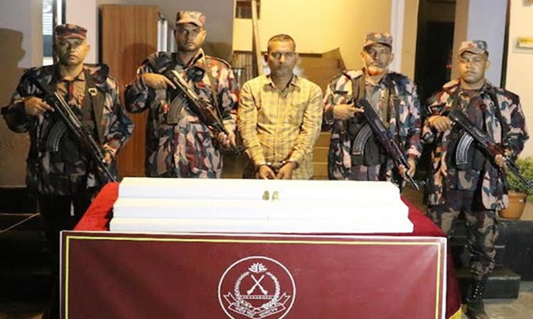 Man held with gold bars worth Tk 20 lakh in Jashore