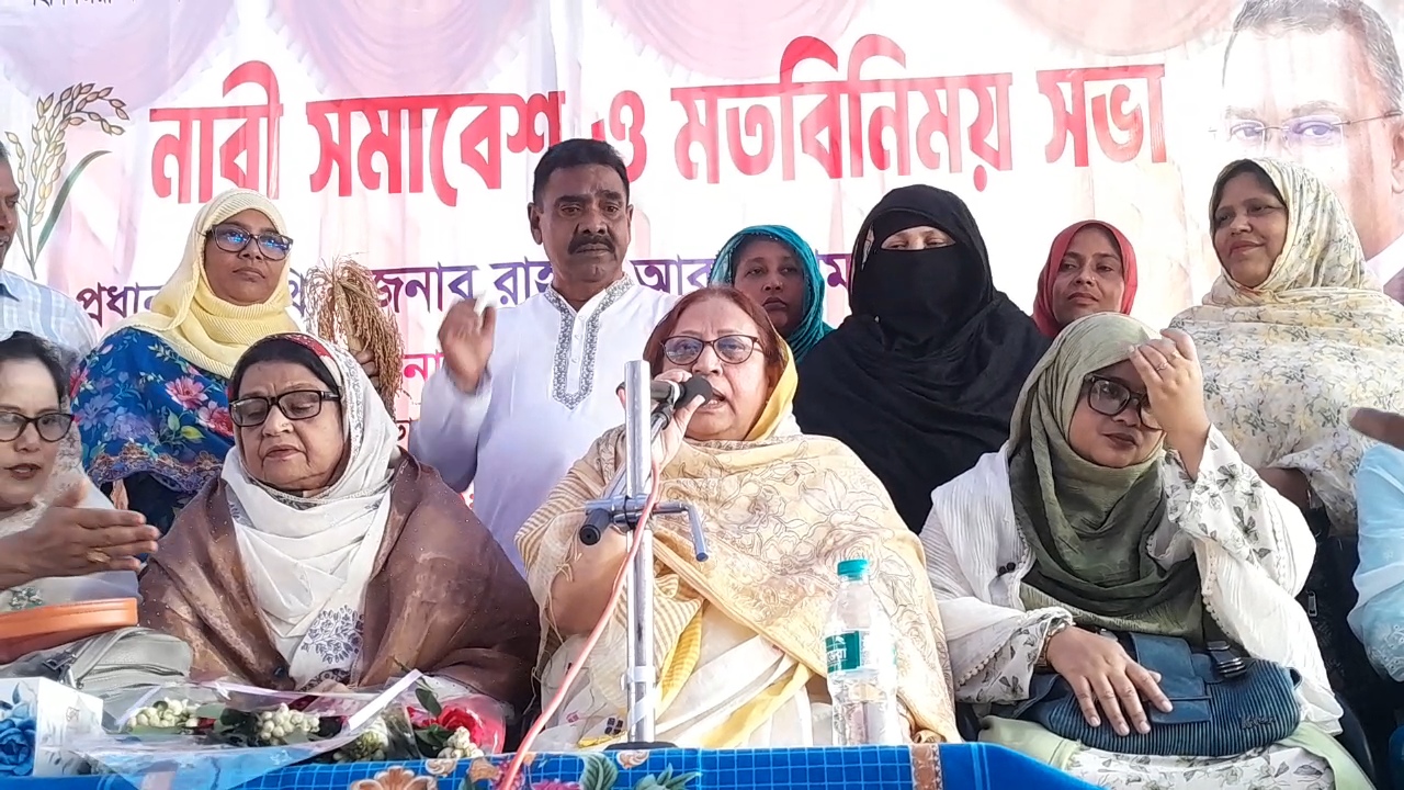 Fakhrul’s wife seeks votes for Sheaf of Paddy at women’s rally in Thakurgaon