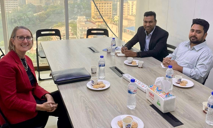 Sarah Cooke meets Nahid Islam 