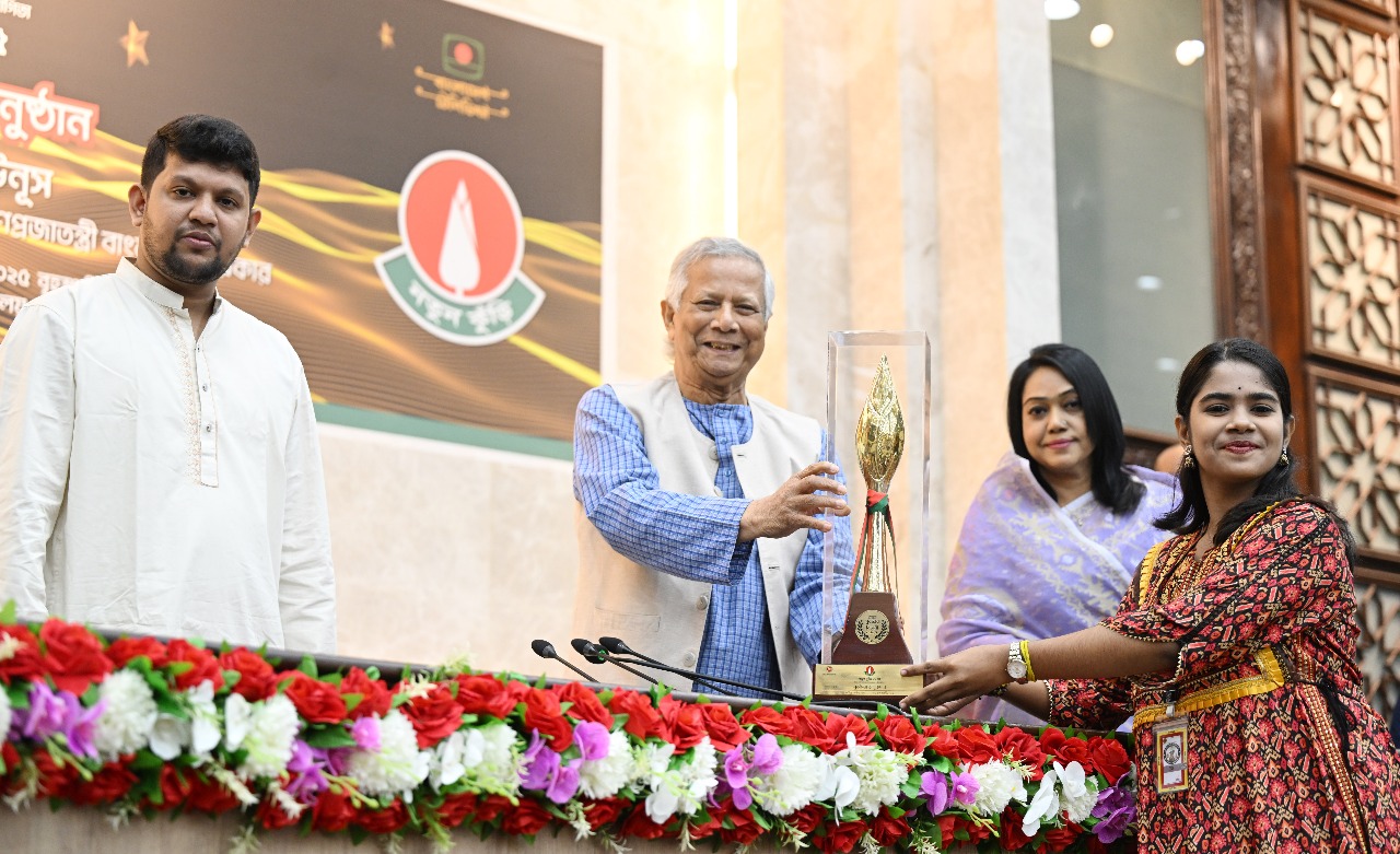 CA distributes awards among ‘Notun Kuri’ 2025 winners