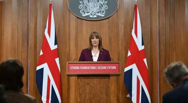 UK economic gloom deepens before budget