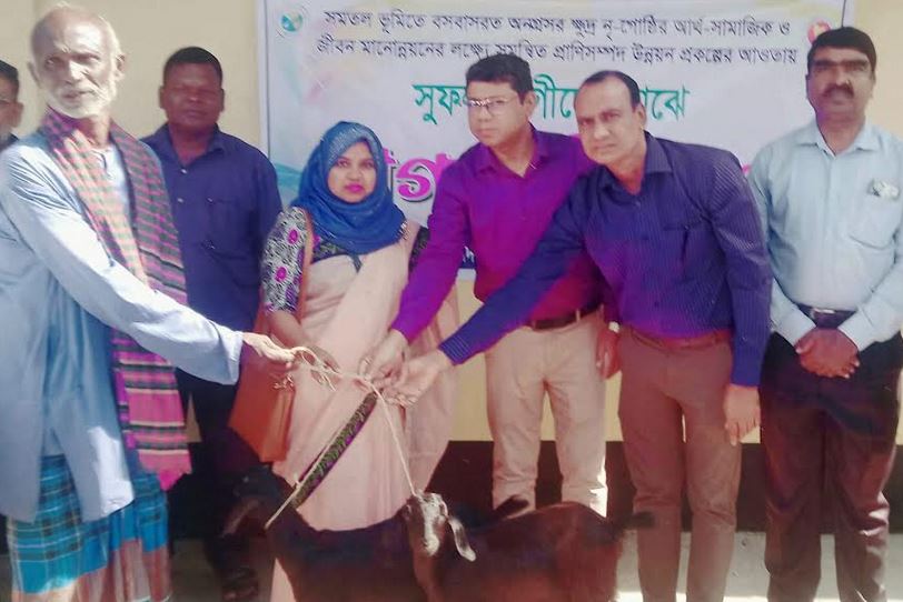 164 goats distributed among ethnic groups in Dinajpur