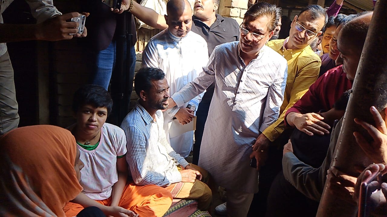 Tarique Rahman provides assistance to disabled girl in Jhenaidah