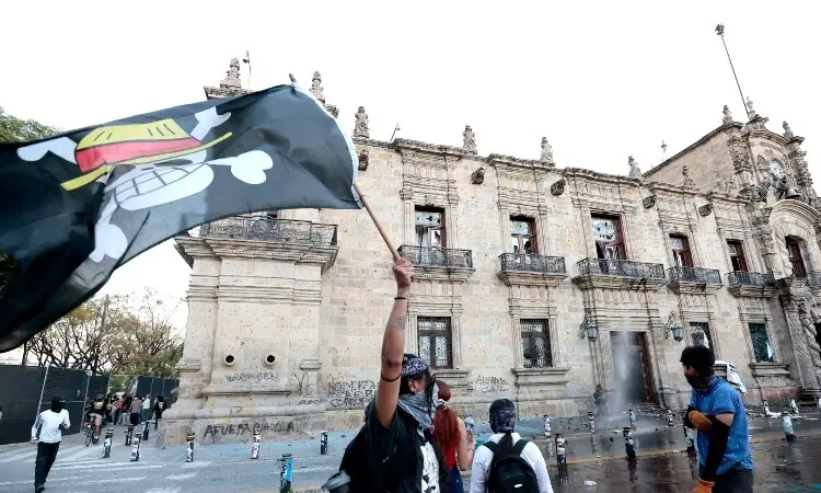 Clashes erupt in Mexico City anti-crime protests, injuring 120