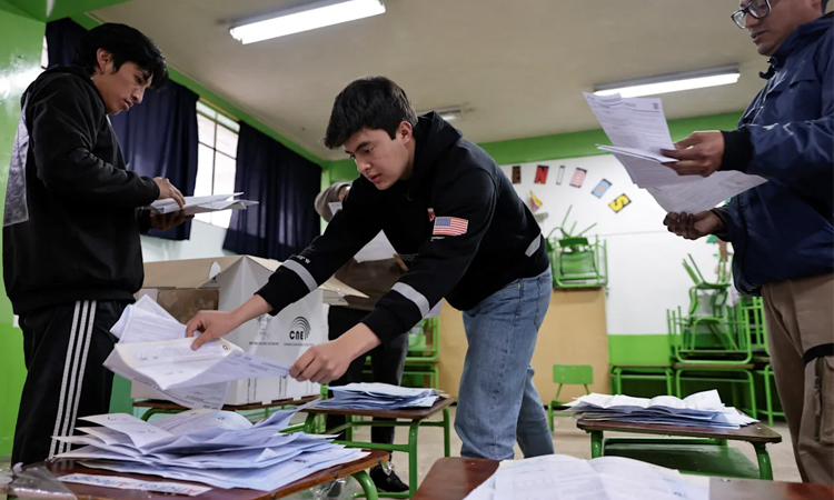 Early count shows Ecuador voters poised to reject US military bases