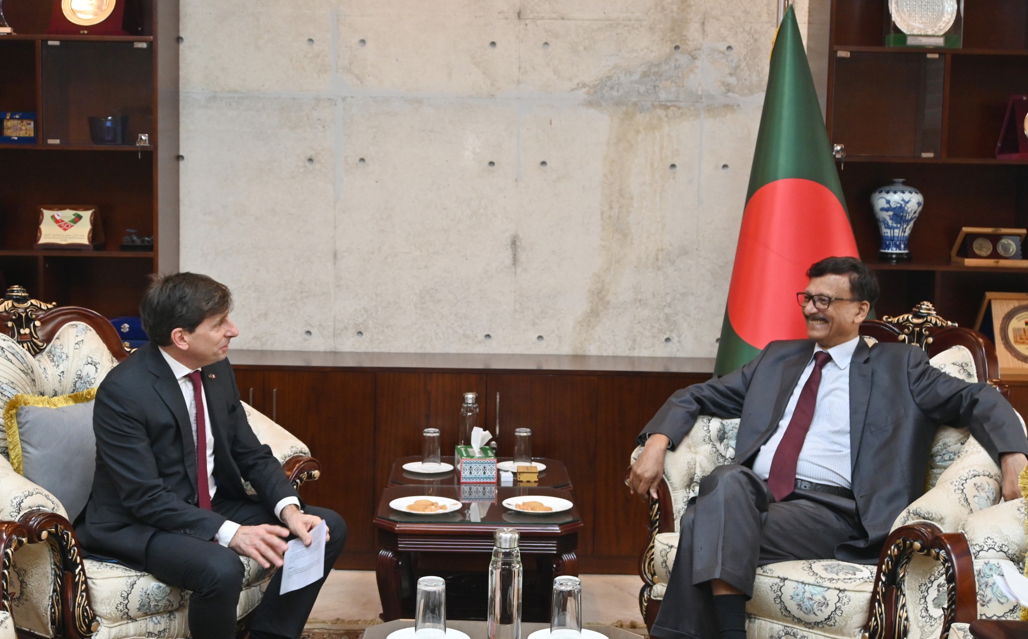 New France Ambassador calls on Foreign Adviser