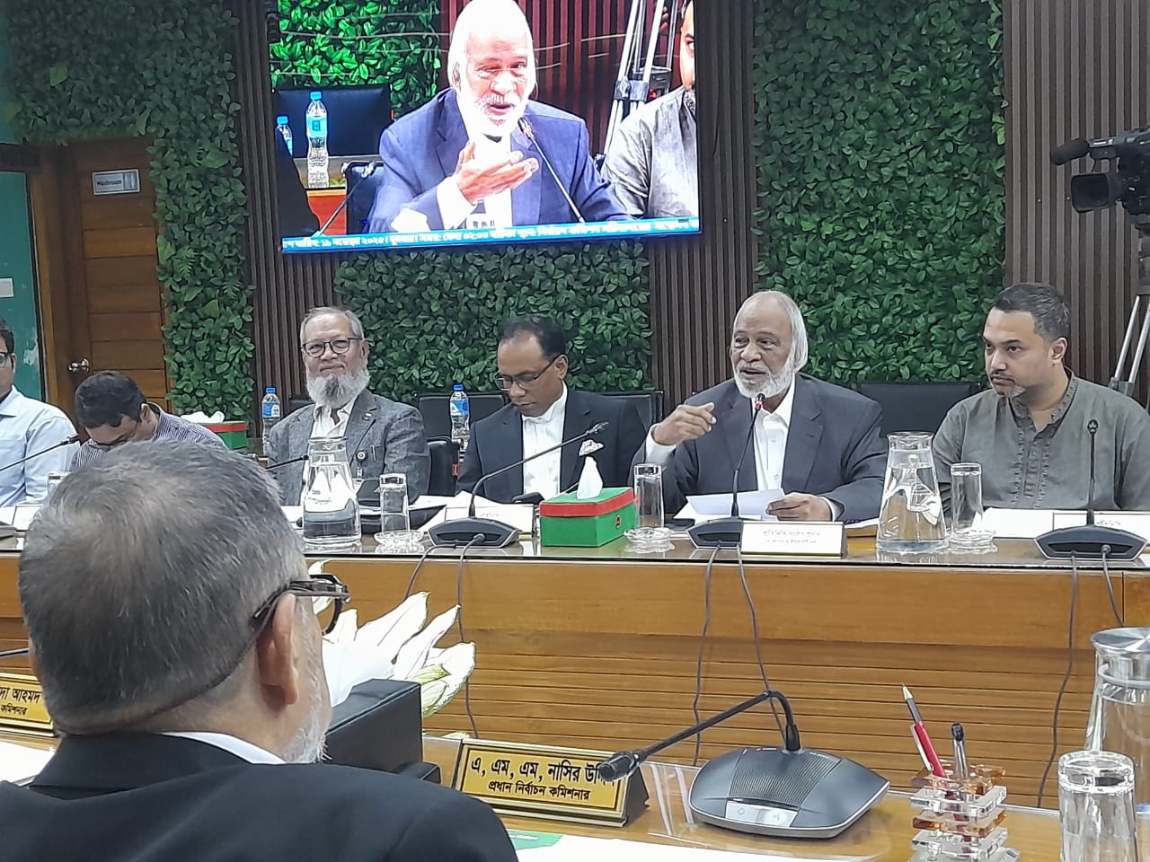 Returning officers should be Commission officials, not district administration: Moyeen Khan