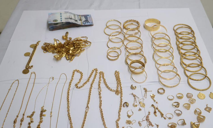One held with 1.3kg gold at HSIA