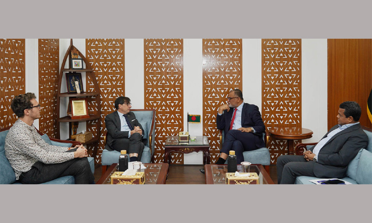 French Ambassador meets Commerce Adviser