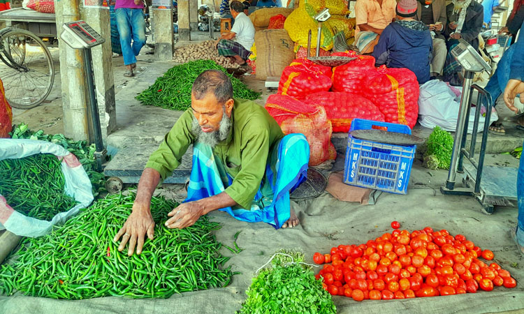 Winter vegetable supply rises, but retail prices remain high in Lalmonirhat