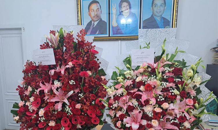Pakistan's PM, FM send bouquets praying for Khaleda Zia's recovery