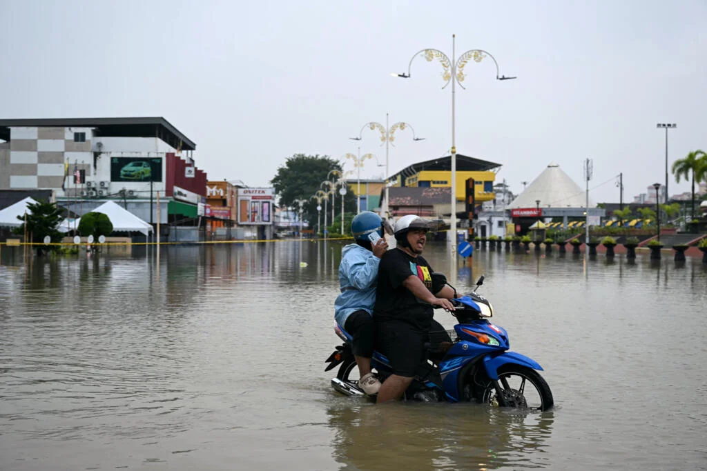 Toll in floods ravaging Southeast Asia tops 150