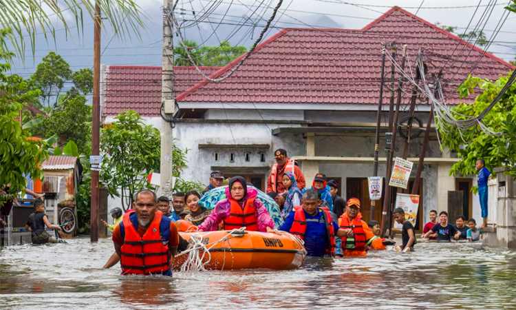 Death toll in Indonesia floods passes 200: disaster agency