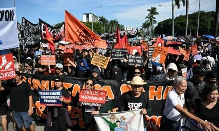 Thousands protest in Philippines against flood control fraud