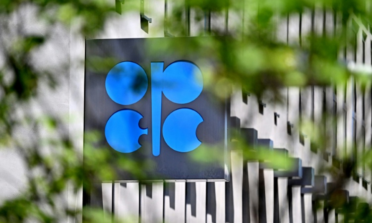 Asian markets mixed as traders eye US data ahead of Fed decision