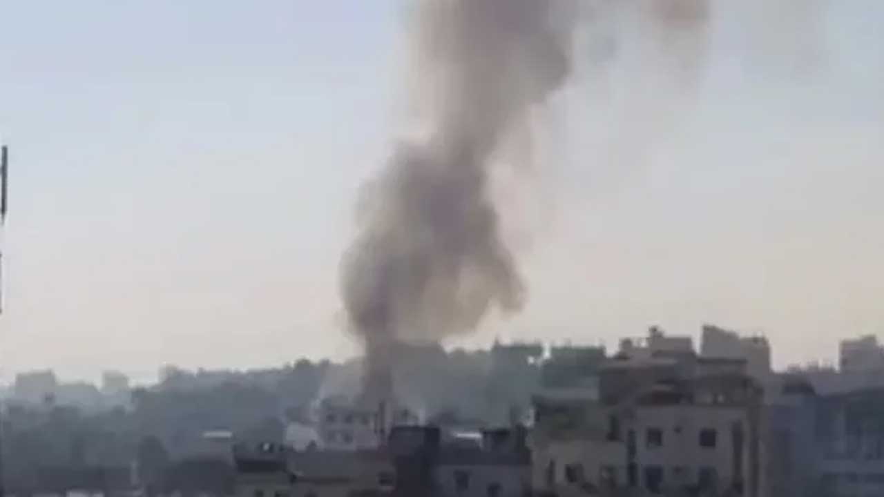 Fire guts 50 dwelling houses in Ctg slum 