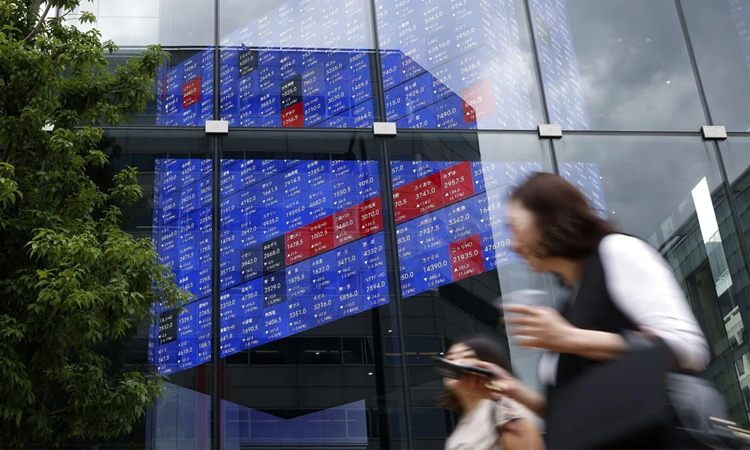 Most Asian markets rise as traders await key US data