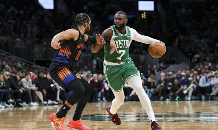 Brown scores 42 as Celtics hold off Knicks