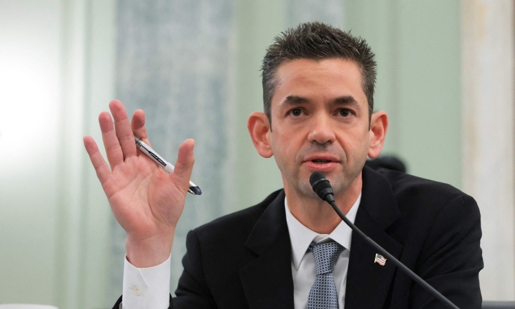 Trump NASA nominee aims to beat China in new Moon race