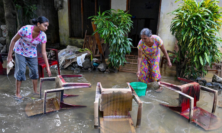 Rain forecasts raise fears in flood-hit Indonesia, Sri Lanka