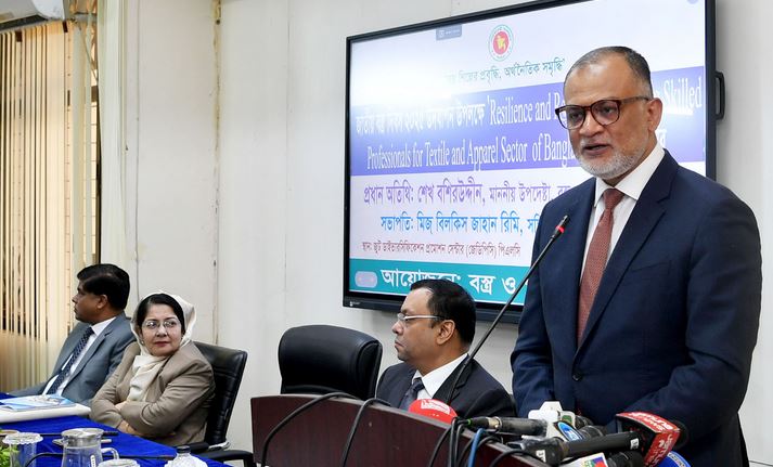 Past jute sector mistakes won't be repeated in textile industry: Bashir