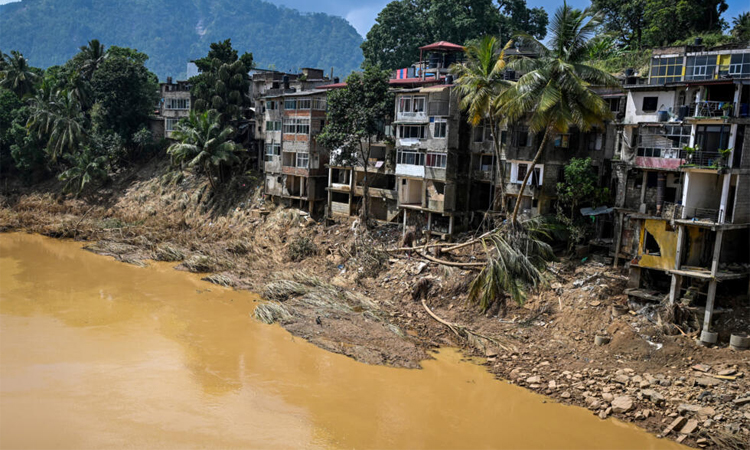 Devastating landslides turn Sri Lanka village into burial ground