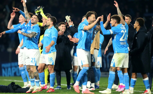 Napoli's title defence continues with visit of rivals Juventus