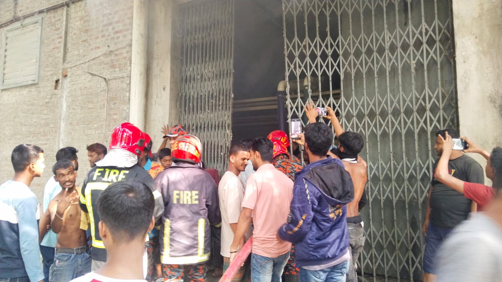 Fire at yarn factory in Barishal under control