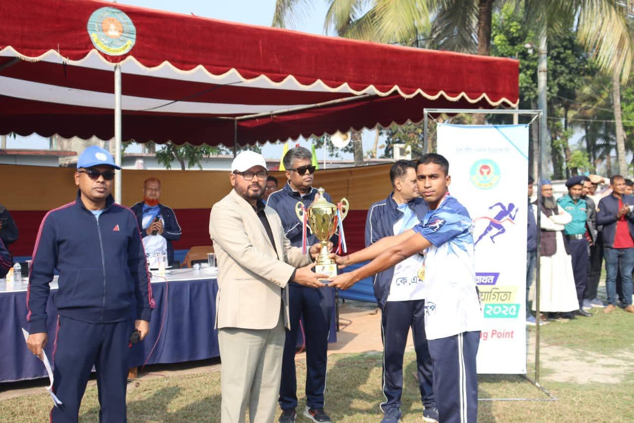 Police officers of KMP participate in 'Mini Marathon Competition'