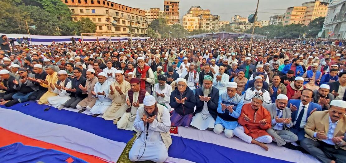 Massive people join mass prayers seeking recovery of Khaleda Zia in Bogura  