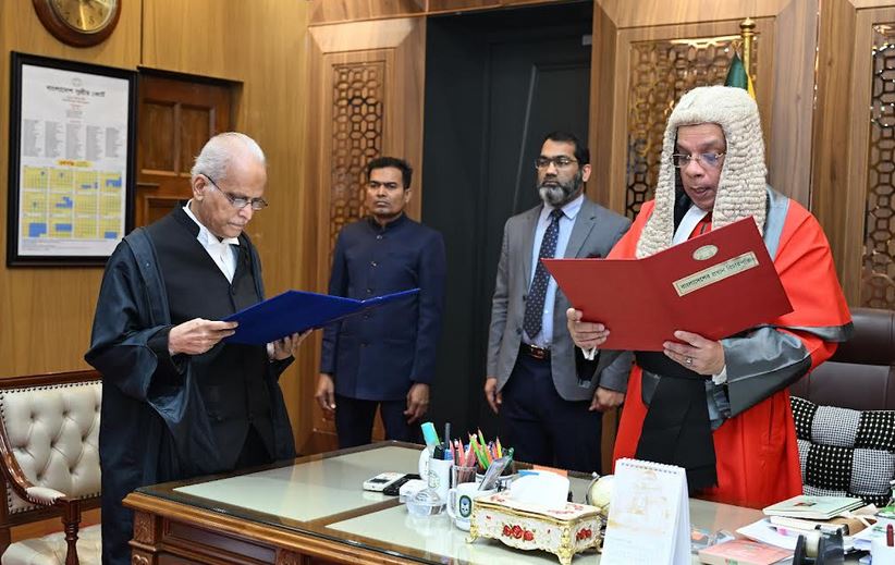 Justice Syed Enayet Hossain takes oath as permanent judge of HC