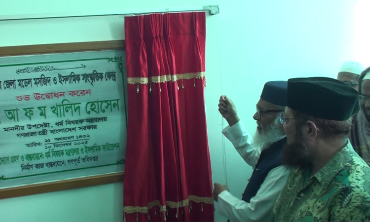 Prayer restricts people from wrongdoings, reduces crime in society:Khalid