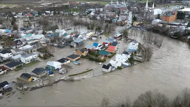 Floods in US, Canada force huge evacuations