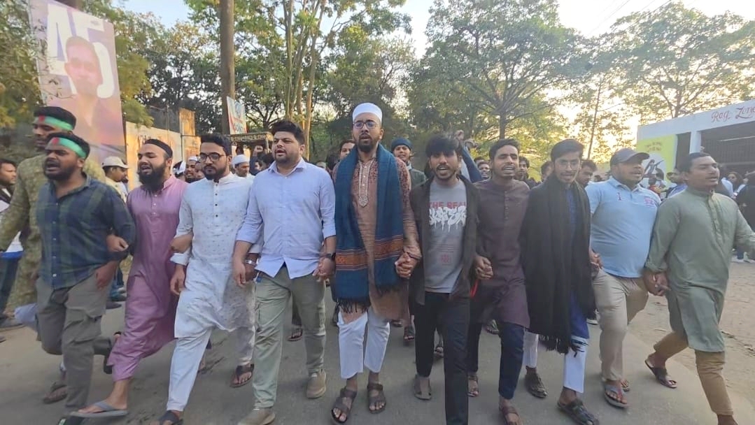 JU students protest assassination attempt on Osman Hadi