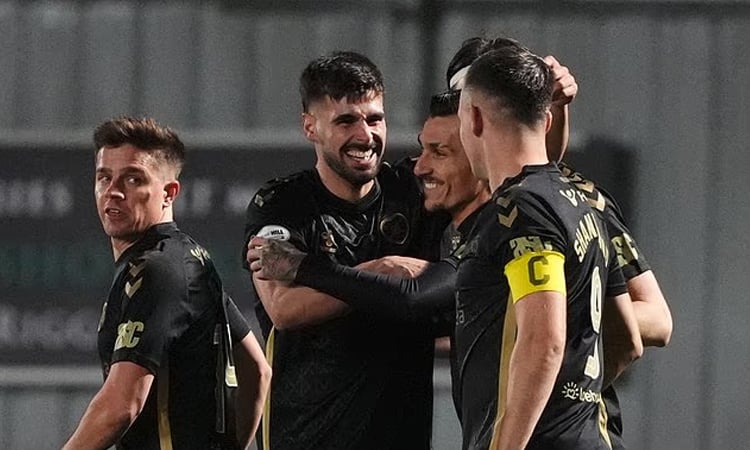 Scottish leaders Hearts beat Falkirk to go six points clear