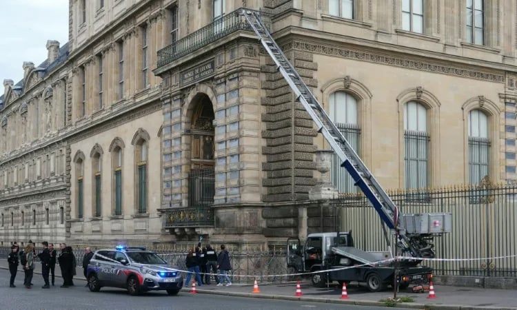 Louvre trade unions to launch rolling strike