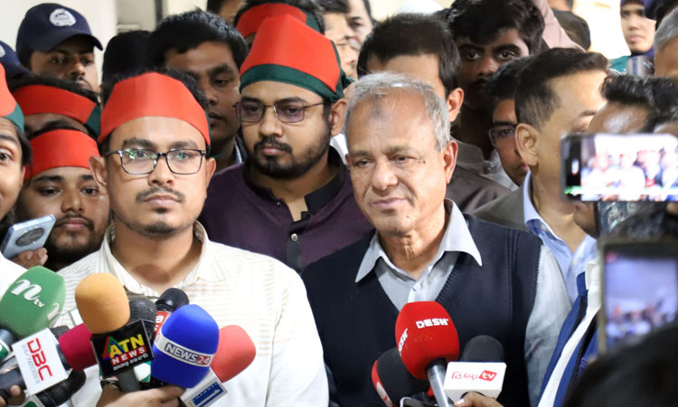 DUCSU delegation meets Home Adviser, demands arrest of Osman Hadi attackers