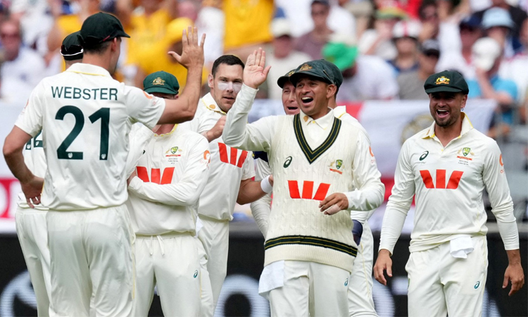 Khawaja left out as Australia's Cummins, Lyon back for 3rd Ashes Test