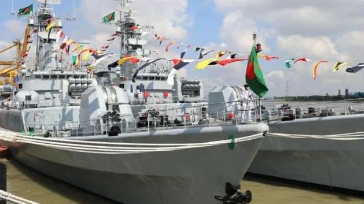 Coast Guard opens warships to public in Mongla on Victory Day