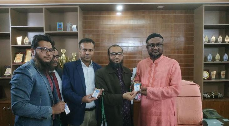 IU distributes smart ID card among students