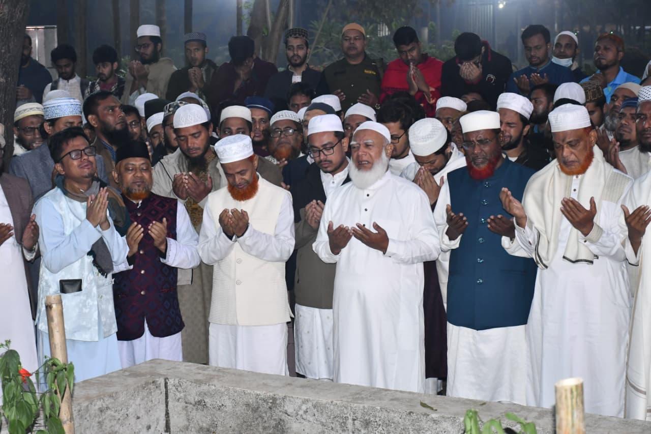 Jamaat Ameer pays homage at Osman Hadi's grave