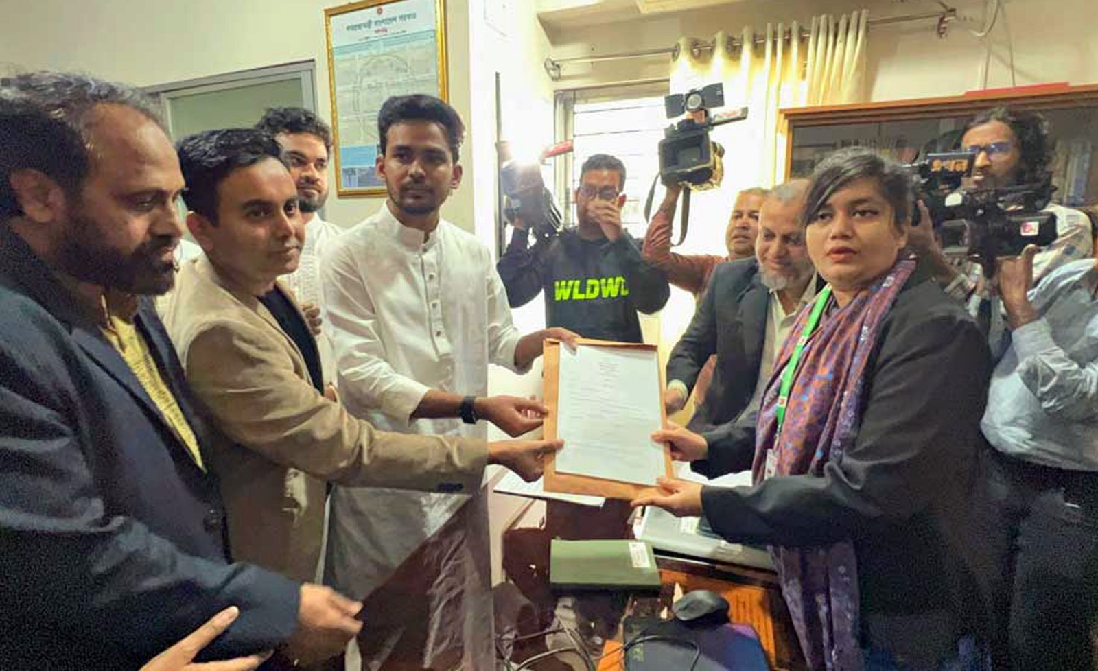 Asif Mahmud collects nomination form for Dhaka-10 constituency 