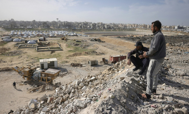 Trapped under Israeli bombardment, Gazans fear the 'new border'