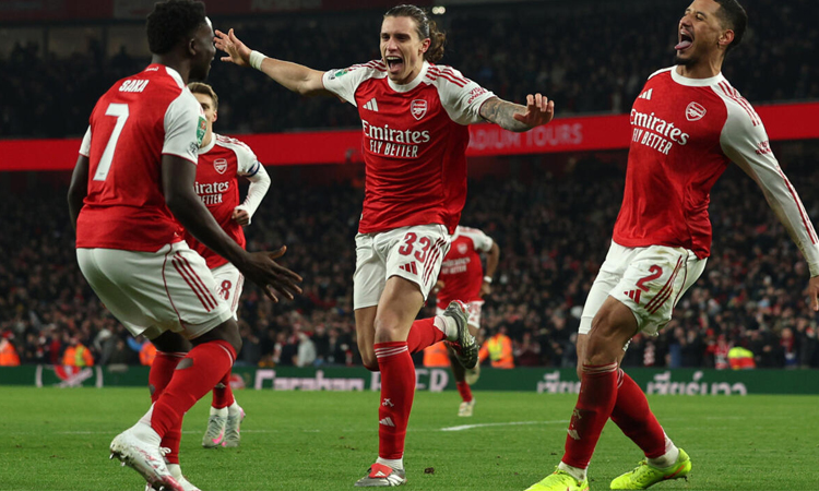 Arsenal reach League Cup semis with shoot-out win over Palace