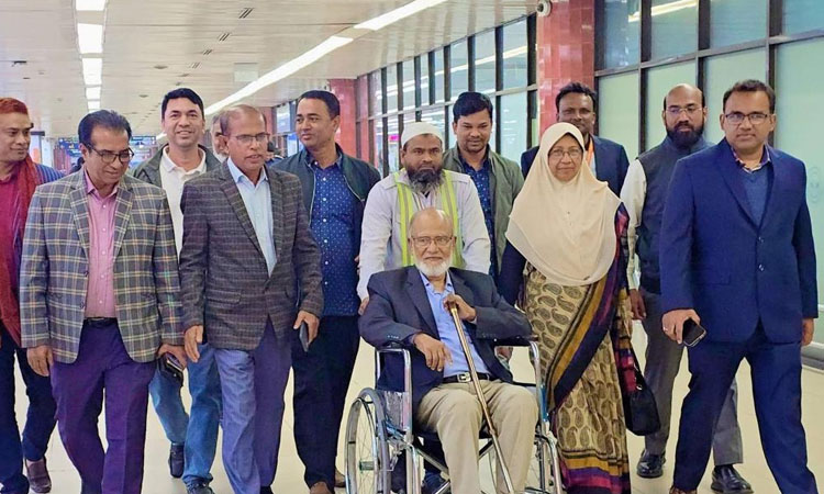 Khandaker Mosharraf returns home after treatment