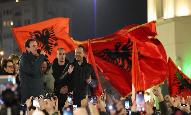 Kosovo votes in bid to break a year-long political deadlock