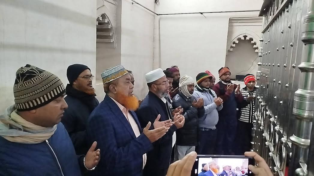 BNP candidate Farid for Bagerhat-3 constituency visits Khanjahan Ali's shrine
