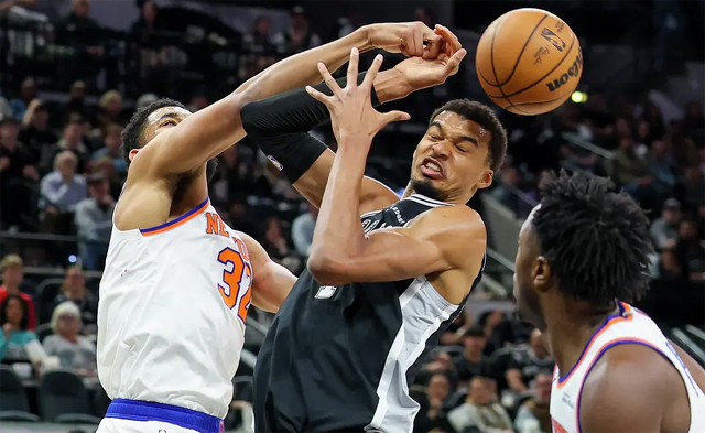 Wembanyama limps out of Spurs-Knicks clash