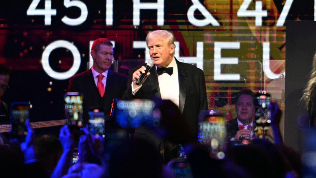 Israel's Netanyahu among partygoers at Trump's New Year's Eve fete