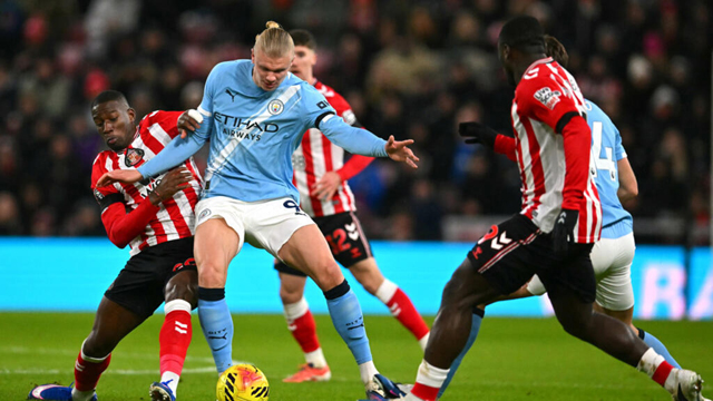Man City charge stalls at Sunderland, Liverpool held by Leeds